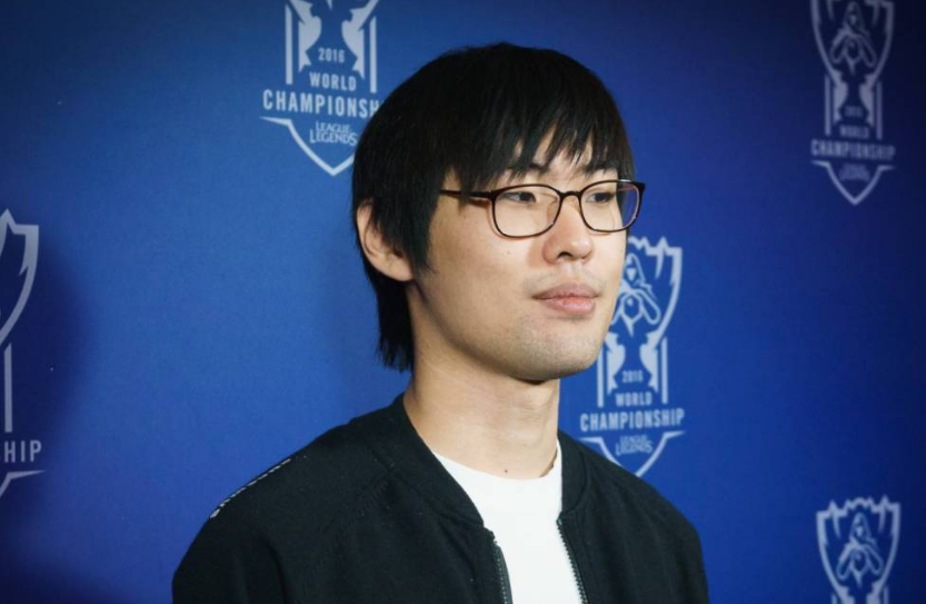 九游手游排行榜 莱万多夫斯基遭遇十五连败，FPX教练面临压力！